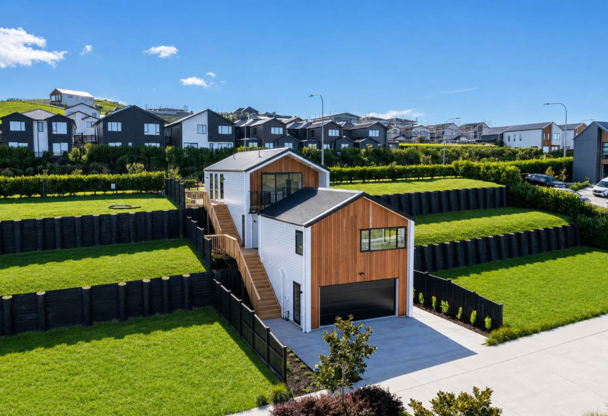 Striking three-level 4 beds (1 ensuite) 2.5 baths house with double garage, a spectacular top-floor retreat that’s made for entertaining. Throw open the doors to the elevated balcony overlooking the Warkworth Club, 35 Mamaku Lane, Warkworth, Auckland