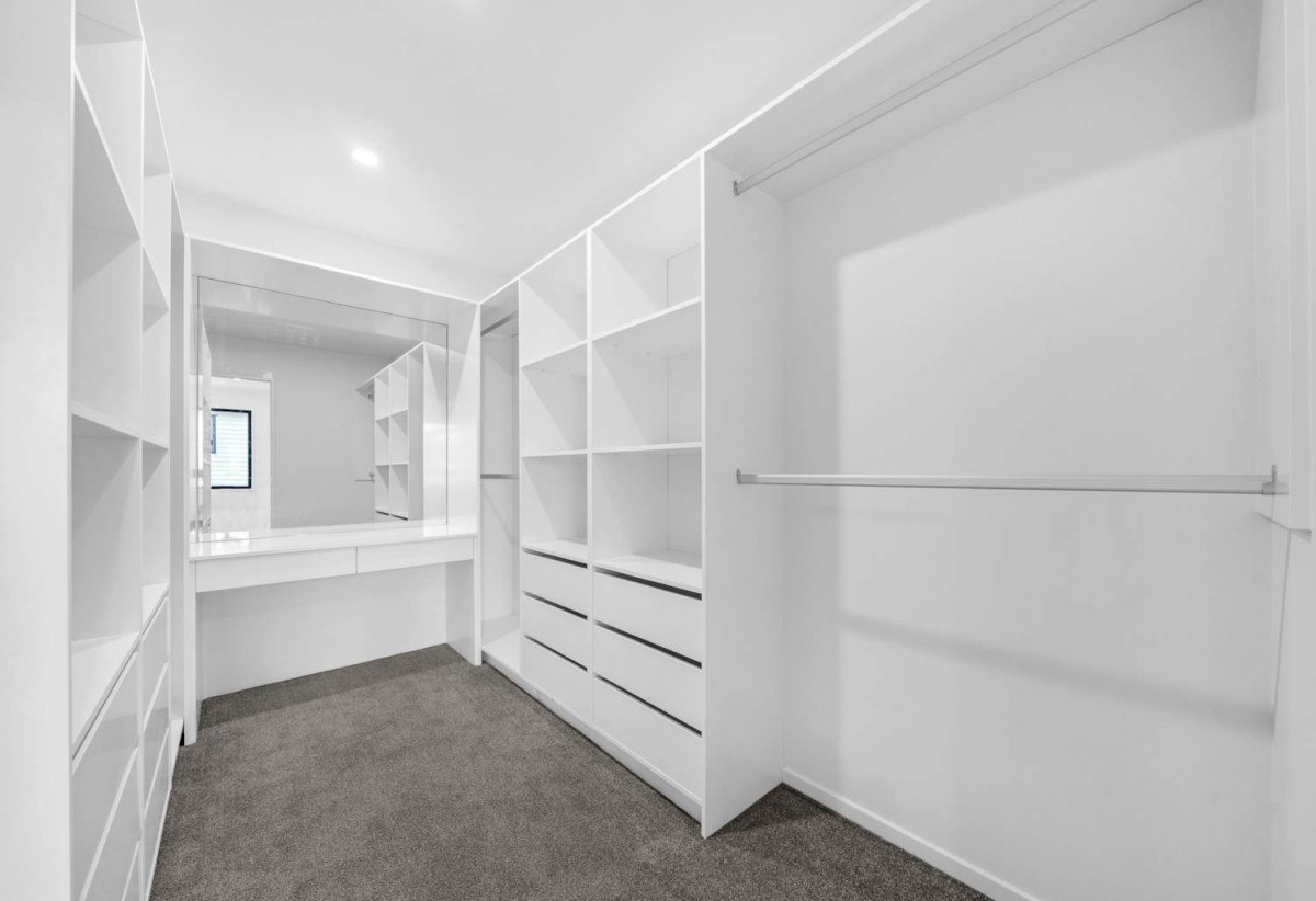 300m2 section, Brandnew 5 beds (3 ensuites) 4.5 baths house with garage, downstairs 1 ensuite with separate entry, 16 Star Cross Road, Karaka, Auckland