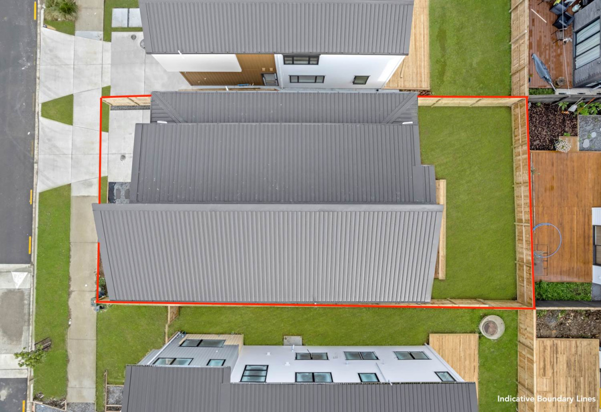 300m2 section, Brandnew 5 beds (3 ensuites) 4.5 baths house with garage, downstairs 1 ensuite with separate entry, 16 Star Cross Road, Karaka, Auckland