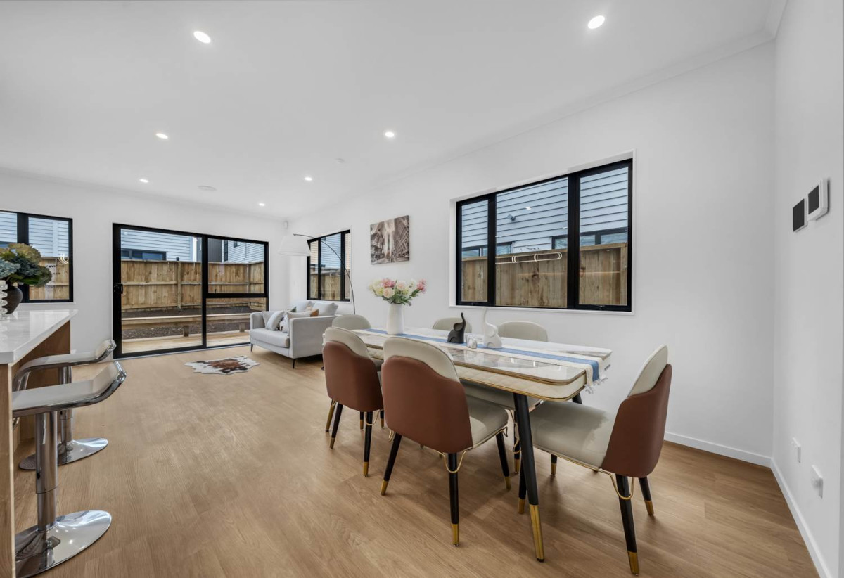 300m2 section, Brandnew 5 beds (3 ensuites) 4.5 baths house with garage, downstairs 1 ensuite with separate entry, 16 Star Cross Road, Karaka, Auckland