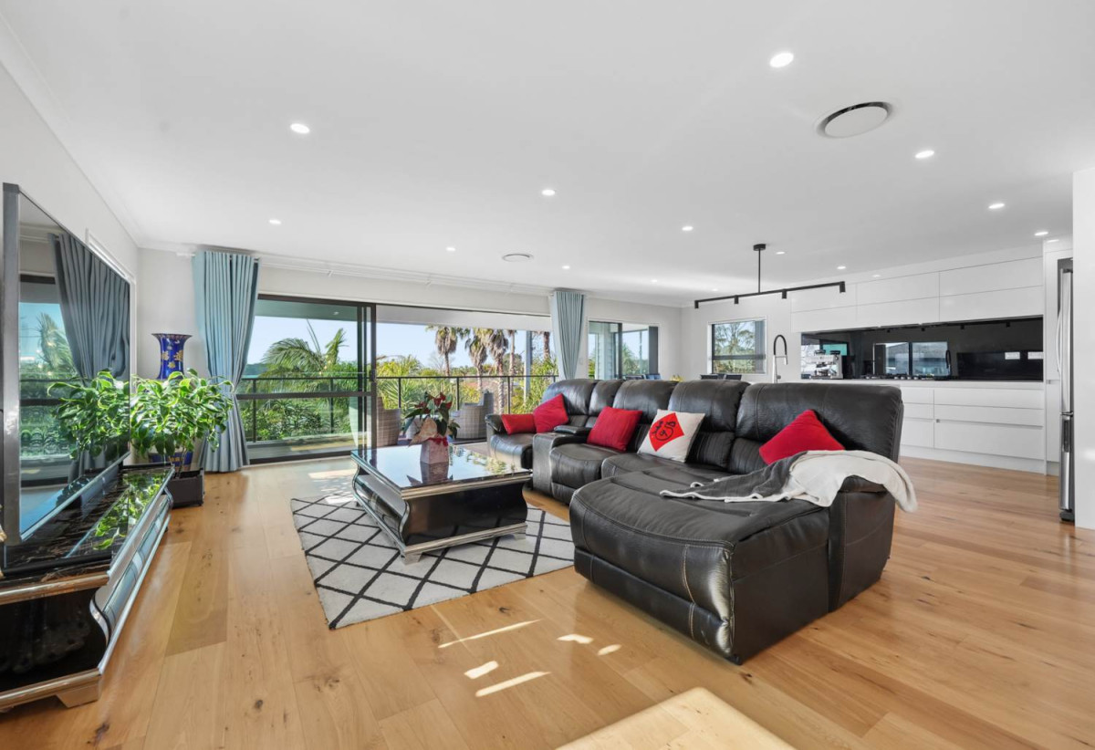 Motivated vendor, 500m2 section, Sea Views, Brick and weatherboard 5 beds (1ensuite) 3 baths house with double garage, 2 beds 1 bath ground floor, 48C Totara Road, Te Atatu Peninsula, Auckland