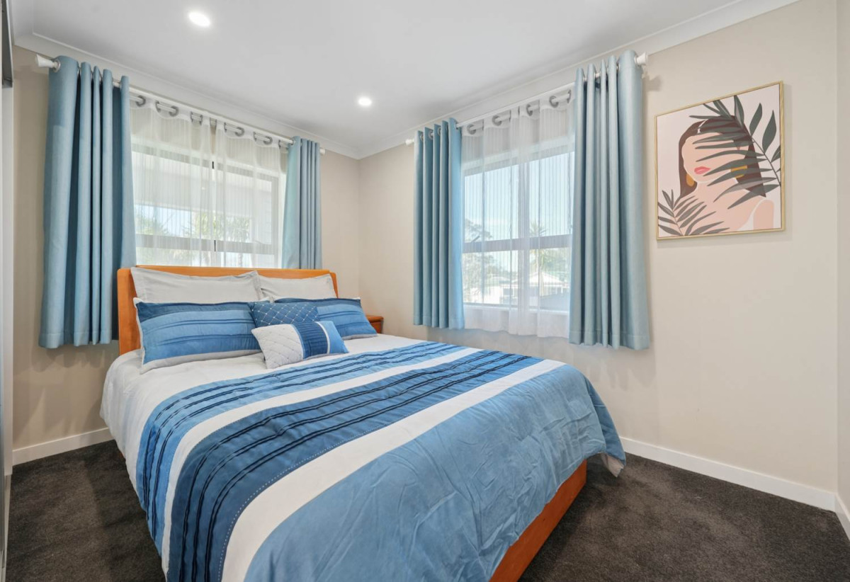 Motivated vendor, 500m2 section, Sea Views, Brick and weatherboard 5 beds (1ensuite) 3 baths house with double garage, 2 beds 1 bath ground floor, 48C Totara Road, Te Atatu Peninsula, Auckland
