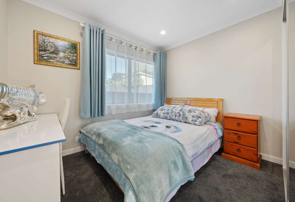 Motivated vendor, 500m2 section, Sea Views, Brick and weatherboard 5 beds (1ensuite) 3 baths house with double garage, 2 beds 1 bath ground floor, 48C Totara Road, Te Atatu Peninsula, Auckland