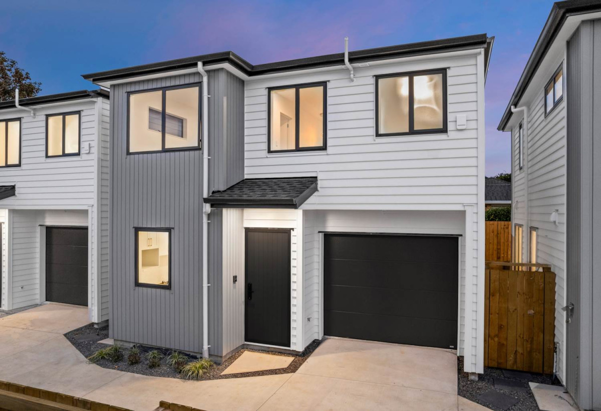 Brandnew standalone 3 beds 2.5 baths home with garage, minutes rom: Shopping & Dining: New World, Meadowlands restaurants, supermarkets, 0.5 km to Owairoa School, 1 km to Howick Intermediate and Howick College, Lot 4/54 Rodney Street, Howick, Auckland