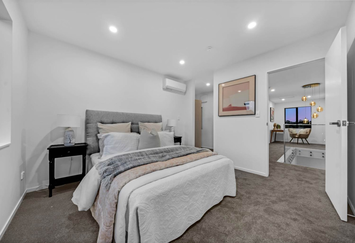Brandnew standalone 3 beds 2.5 baths home with garage, minutes rom: Shopping & Dining: New World, Meadowlands restaurants, supermarkets, 0.5 km to Owairoa School, 1 km to Howick Intermediate and Howick College, Lot 4/54 Rodney Street, Howick, Auckland