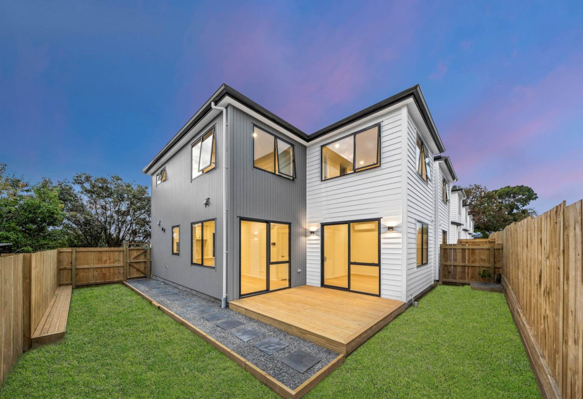 Brandnew standalone 3 beds 2.5 baths home with garage, minutes rom: Shopping & Dining: New World, Meadowlands restaurants, supermarkets, 0.5 km to Owairoa School, 1 km to Howick Intermediate and Howick College, Lot 4/54 Rodney Street, Howick, Auckland