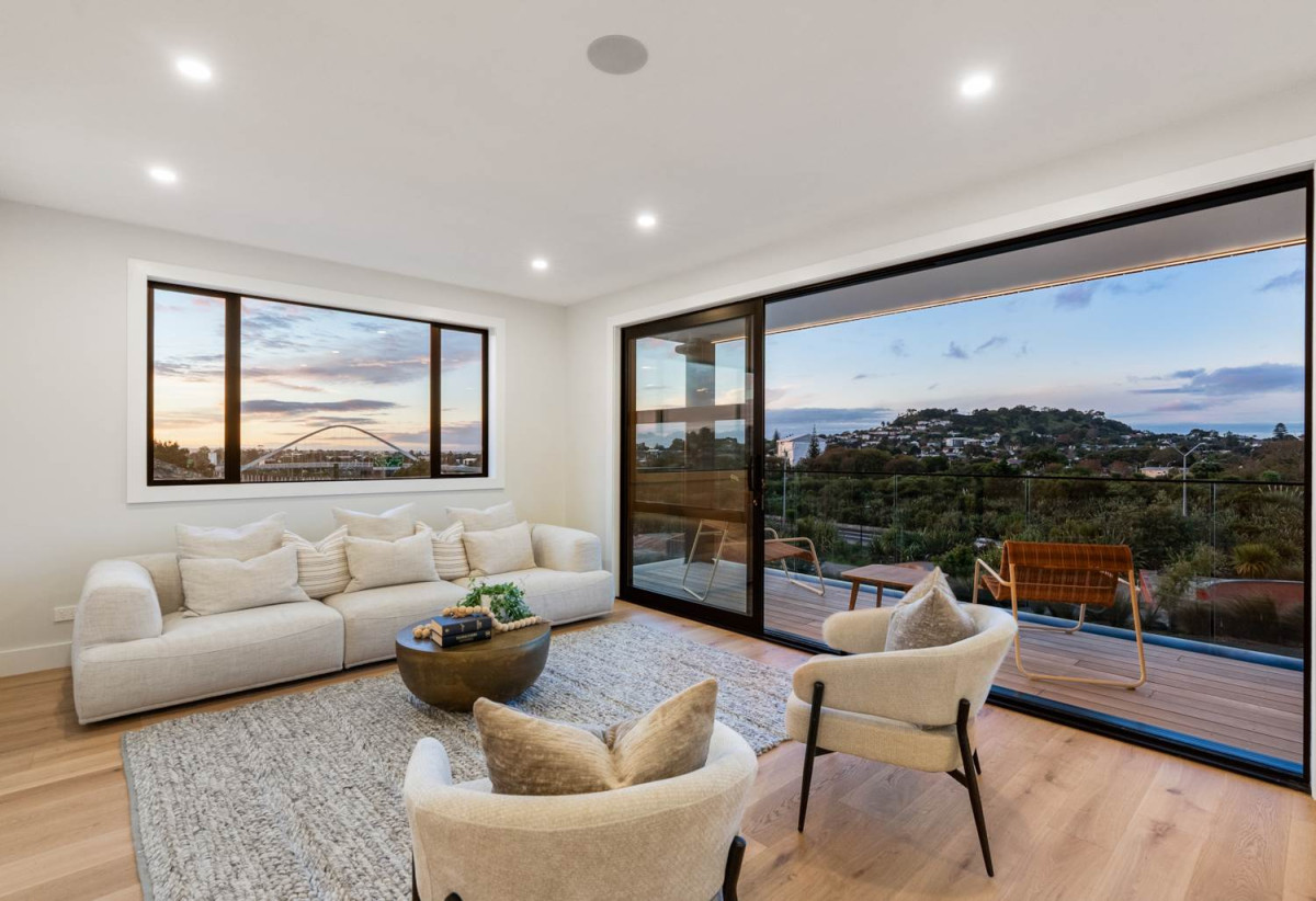 Freehold 4 beds (2 ensuites) 3.5 baths home, double garage, 1 ensuite ground floor, 3 + 1 layout, Lift infrastructure installed for future lift installation, Daikin rooftop heating and cooling system, Bluetooth audio system to kitchen and living areas, 8/2 Valonia Street, Mt Roskill, Auckland