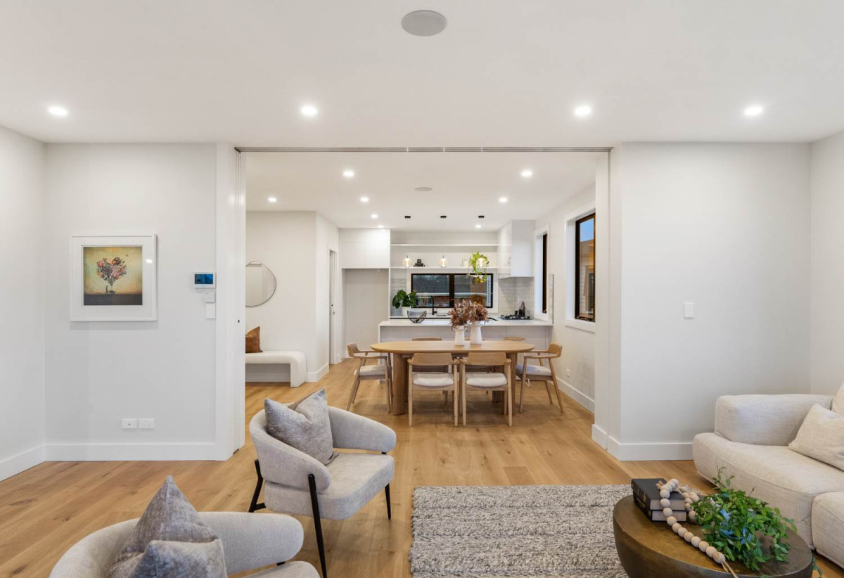 Freehold 4 beds (2 ensuites) 3.5 baths home, double garage, 1 ensuite ground floor, 3 + 1 layout, Lift infrastructure installed for future lift installation, Daikin rooftop heating and cooling system, Bluetooth audio system to kitchen and living areas, 8/2 Valonia Street, Mt Roskill, Auckland