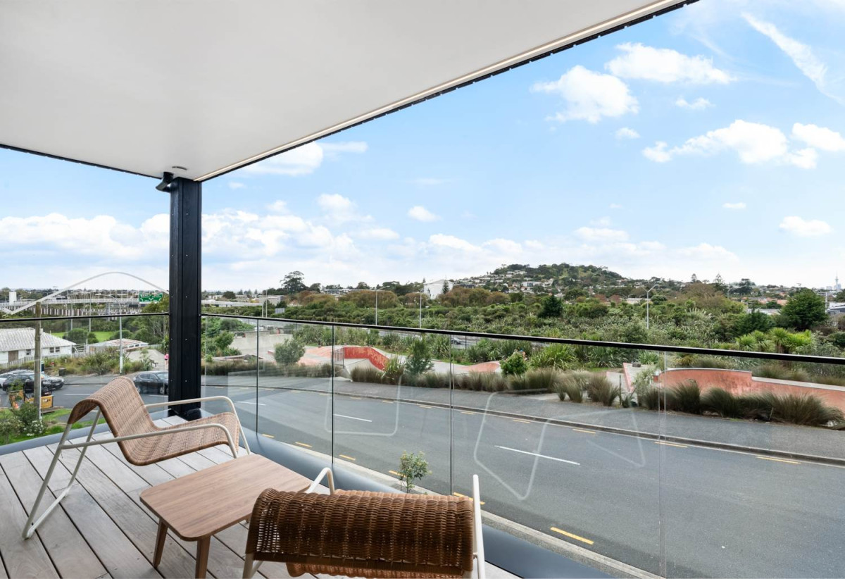 Freehold 4 beds (2 ensuites) 3.5 baths home, double garage, 1 ensuite ground floor, 3 + 1 layout, Lift infrastructure installed for future lift installation, Daikin rooftop heating and cooling system, Bluetooth audio system to kitchen and living areas, 8/2 Valonia Street, Mt Roskill, Auckland