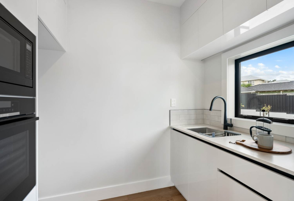 Freehold 4 beds (2 ensuites) 3.5 baths home, double garage, 1 ensuite ground floor, 3 + 1 layout, Lift infrastructure installed for future lift installation, Daikin rooftop heating and cooling system, Bluetooth audio system to kitchen and living areas, 8/2 Valonia Street, Mt Roskill, Auckland