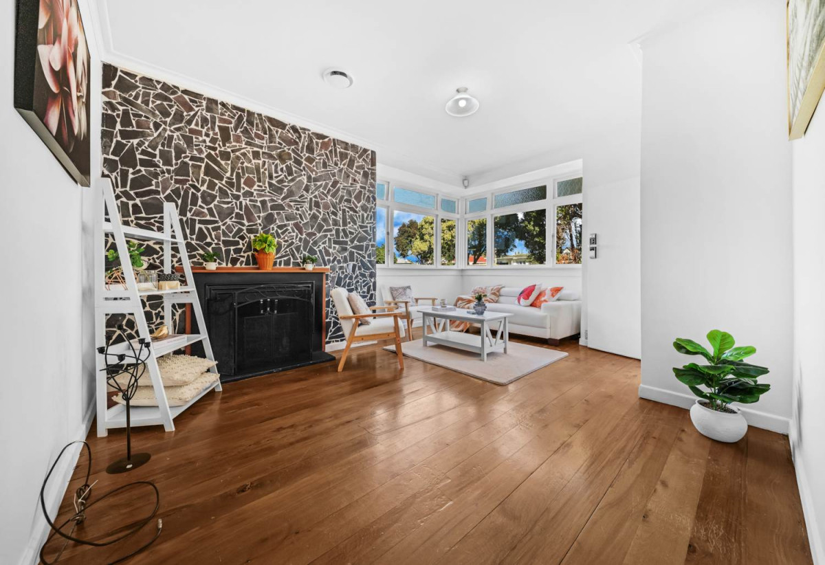 Standalone 3 beds 1 bath house with carport, 0.4 km to Puhinui School, 1/25 Bledisloe Street, Papatoetoe, Auckland