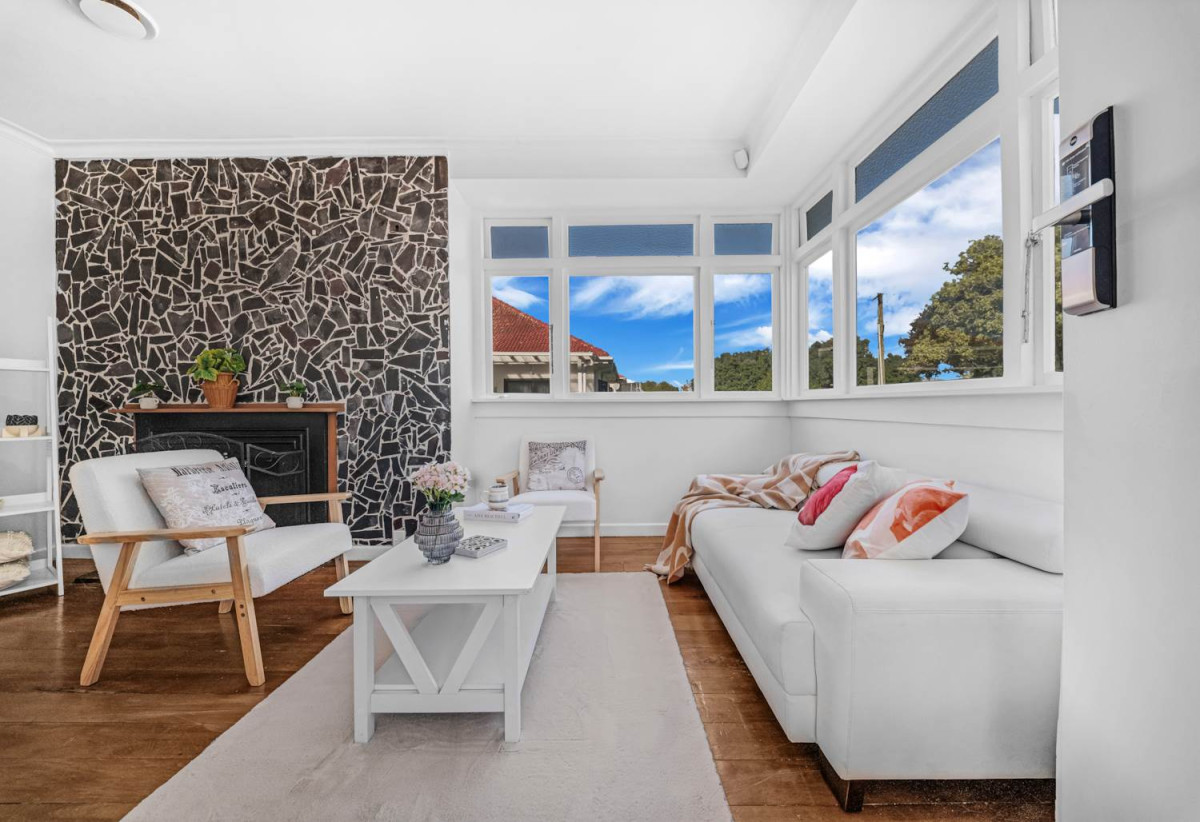 Standalone 3 beds 1 bath house with carport, 0.4 km to Puhinui School, 1/25 Bledisloe Street, Papatoetoe, Auckland