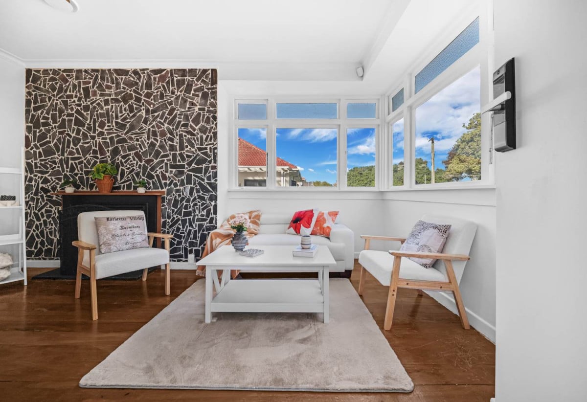 Standalone 3 beds 1 bath house with carport, 0.4 km to Puhinui School, 1/25 Bledisloe Street, Papatoetoe, Auckland