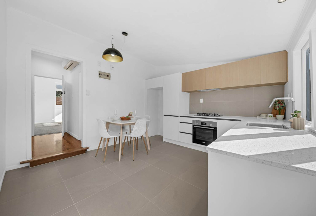 Standalone 3 beds 1 bath house with carport, 0.4 km to Puhinui School, 1/25 Bledisloe Street, Papatoetoe, Auckland