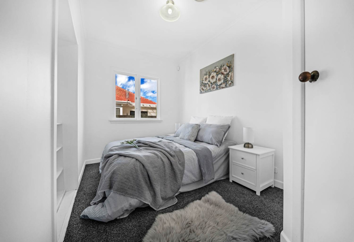 Standalone 3 beds 1 bath house with carport, 0.4 km to Puhinui School, 1/25 Bledisloe Street, Papatoetoe, Auckland