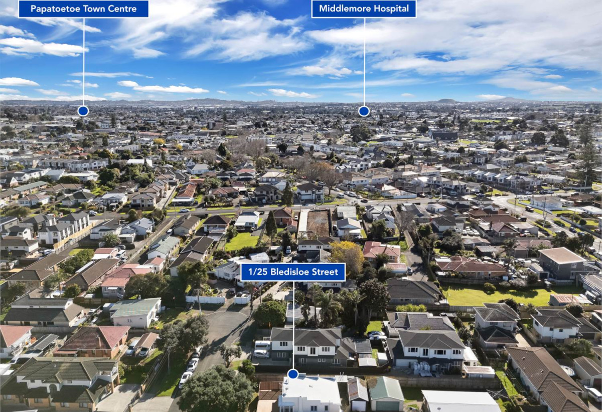 Standalone 3 beds 1 bath house with carport, 0.4 km to Puhinui School, 1/25 Bledisloe Street, Papatoetoe, Auckland