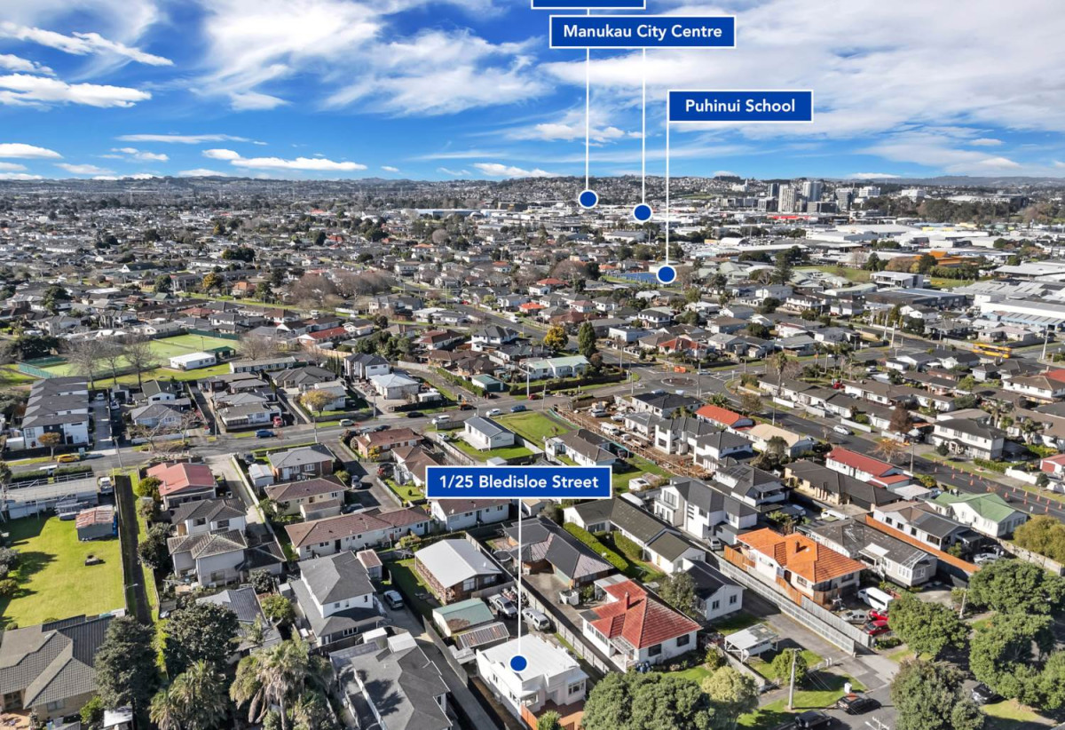 Standalone 3 beds 1 bath house with carport, 0.4 km to Puhinui School, 1/25 Bledisloe Street, Papatoetoe, Auckland
