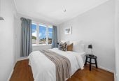 3 beds 1 bath house with Garden and Garage, The enchanting walkways to Heron Park and Oakley Reserve are meters from your front door, 1602A Great North Road, Waterview, Auckland