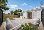 3 beds 1 bath house with Garden and Garage, The enchanting walkways to Heron Park and Oakley Reserve are meters from your front door, 1602A Great North Road, Waterview, Auckland