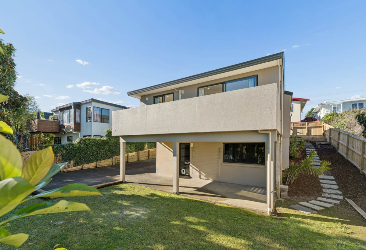 Double Westlake School Zone, BC Approved for Recladding, Standalone 3 beds + study 2 bath house with double garage, 117 Bushlands Park Drive, Albany, Auckland
