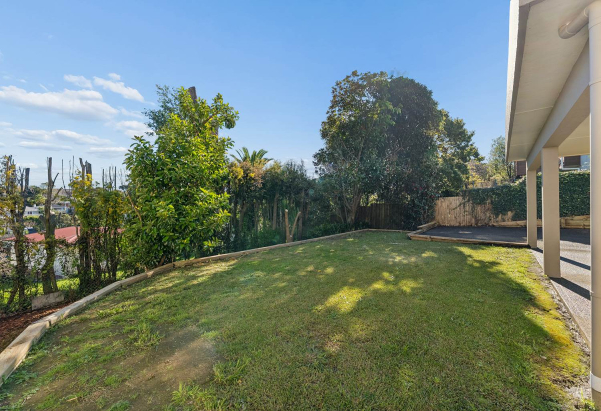 Double Westlake School Zone, BC Approved for Recladding, Standalone 3 beds + study 2 bath house with double garage, 117 Bushlands Park Drive, Albany, Auckland