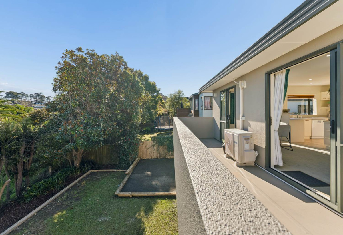 Double Westlake School Zone, BC Approved for Recladding, Standalone 3 beds + study 2 bath house with double garage, 117 Bushlands Park Drive, Albany, Auckland