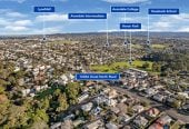 3 beds 1 bath house with Garden and Garage, The enchanting walkways to Heron Park and Oakley Reserve are meters from your front door, 1602A Great North Road, Waterview, Auckland