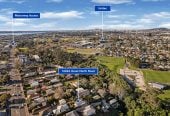 3 beds 1 bath house with Garden and Garage, The enchanting walkways to Heron Park and Oakley Reserve are meters from your front door, 1602A Great North Road, Waterview, Auckland