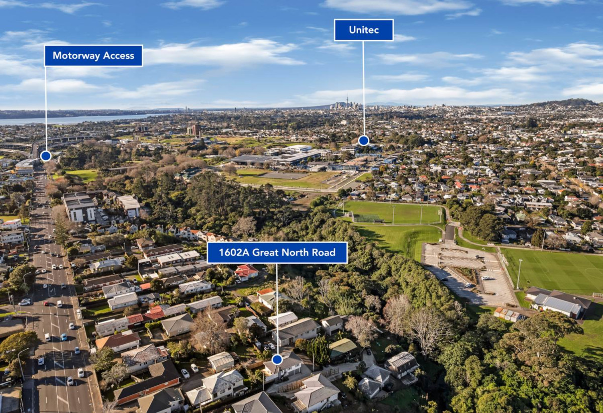 3 beds 1 bath house with Garden and Garage, The enchanting walkways to Heron Park and Oakley Reserve are meters from your front door, 1602A Great North Road, Waterview, Auckland