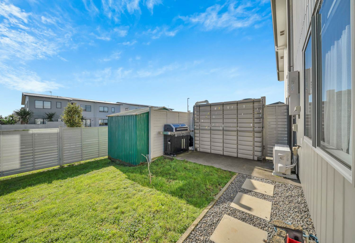 Ultimate Corner Fletcher-built Home., 2 beds 1 bath 1 car par, 1.2 km to Homai School, 1.4 km to Manurewa High School, 24 Katikati Drive, Manurewa, Auckland