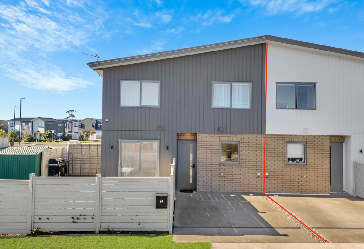 Ultimate Corner Fletcher-built Home., 2 beds 1 bath 1 car par, 1.2 km to Homai School, 1.4 km to Manurewa High School, 24 Katikati Drive, Manurewa, Auckland