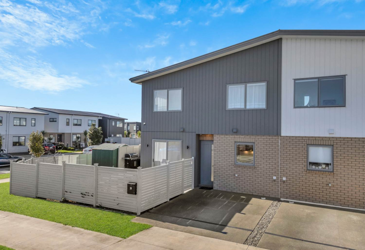 Ultimate Corner Fletcher-built Home., 2 beds 1 bath 1 car par, 1.2 km to Homai School, 1.4 km to Manurewa High School, 24 Katikati Drive, Manurewa, Auckland