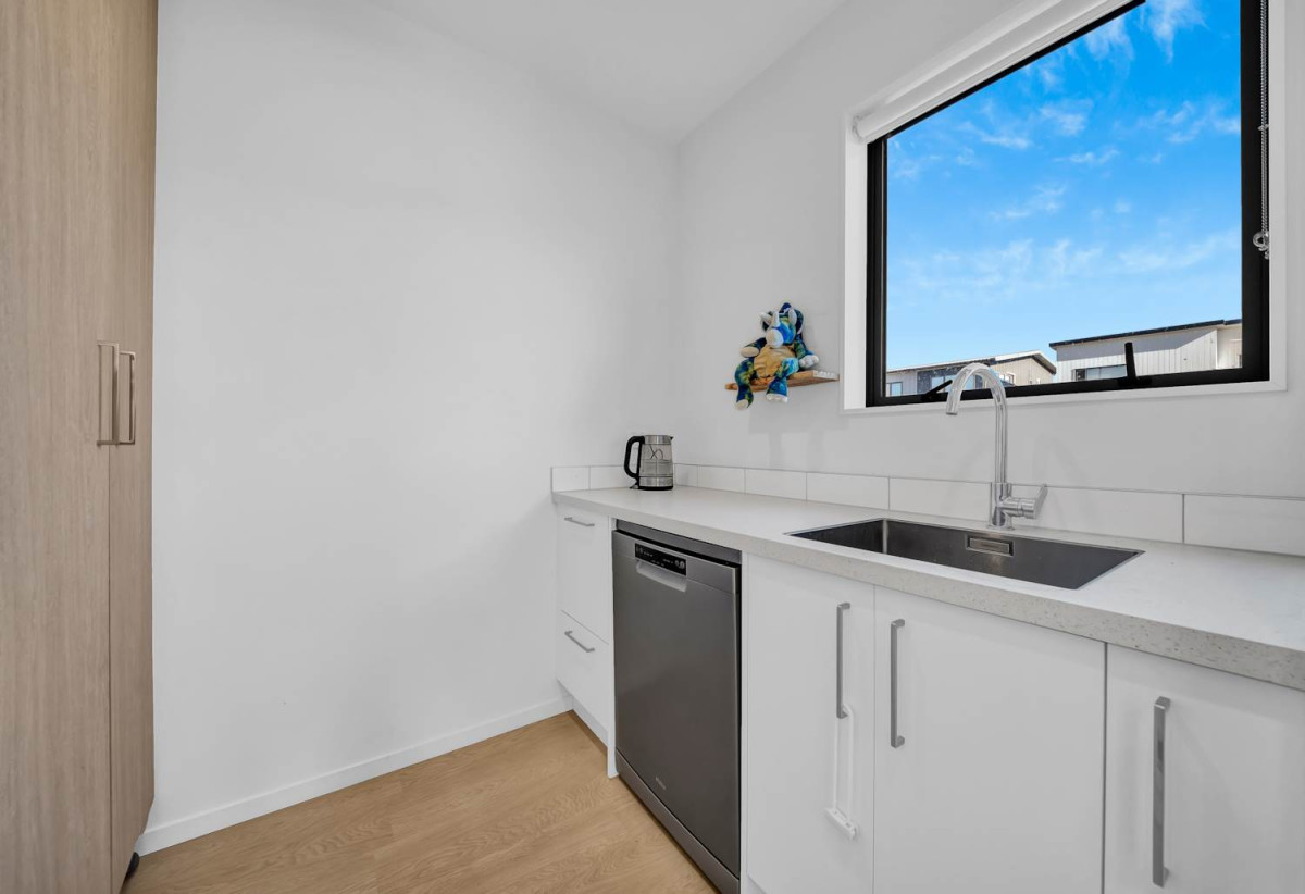 Ultimate Corner Fletcher-built Home., 2 beds 1 bath 1 car par, 1.2 km to Homai School, 1.4 km to Manurewa High School, 24 Katikati Drive, Manurewa, Auckland