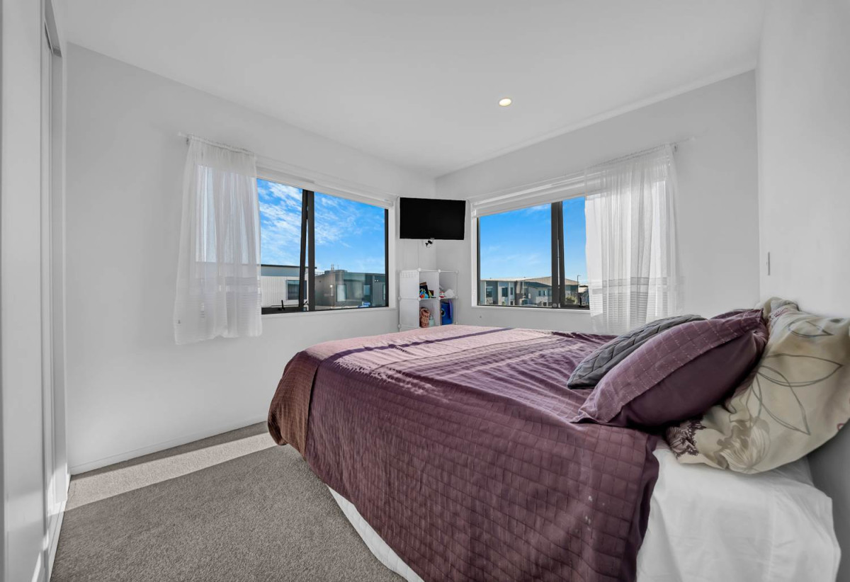 Ultimate Corner Fletcher-built Home., 2 beds 1 bath 1 car par, 1.2 km to Homai School, 1.4 km to Manurewa High School, 24 Katikati Drive, Manurewa, Auckland