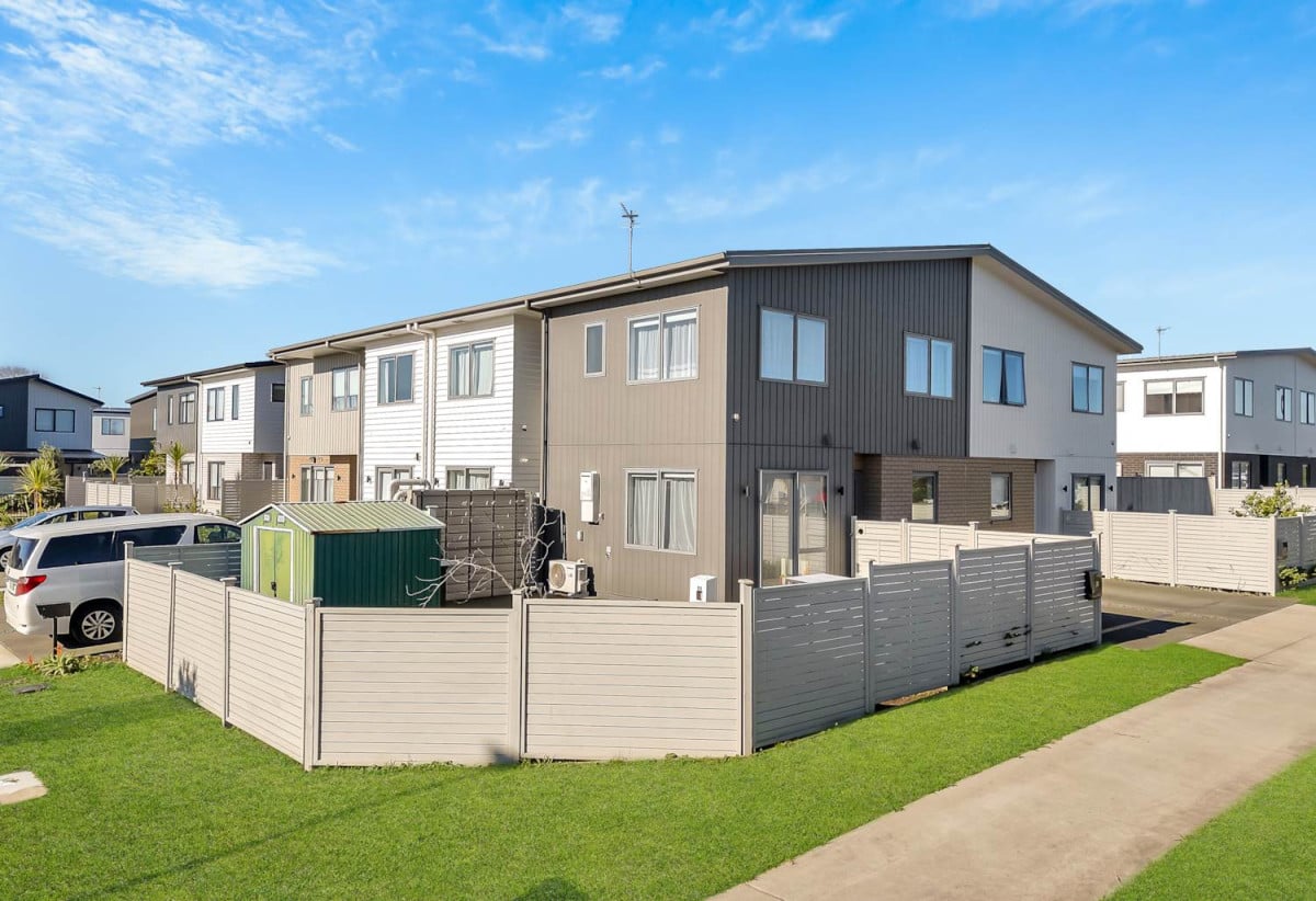 Ultimate Corner Fletcher-built Home., 2 beds 1 bath 1 car par, 1.2 km to Homai School, 1.4 km to Manurewa High School, 24 Katikati Drive, Manurewa, Auckland