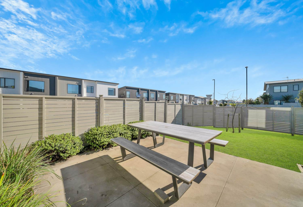 Ultimate Corner Fletcher-built Home., 2 beds 1 bath 1 car par, 1.2 km to Homai School, 1.4 km to Manurewa High School, 24 Katikati Drive, Manurewa, Auckland