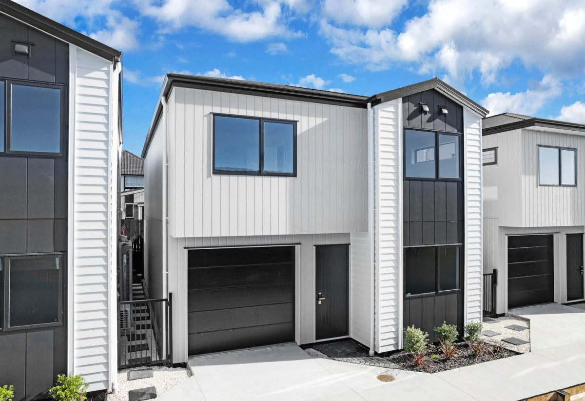 Brandnew standalone 4 beds 2.5 baths home with garage, Sunny deck and paved patio, fully fenced yard, Ventilation system and intercom, Lot 2/25 La Perouse Street, Botany Downs, Auckland