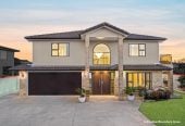 410m² Freehold Section, Brick & Weatherboard Construction, 241m2 Renovated 5 beds 3.5 baths house with double garage and extra car parks, Underfloor Heating in the Kitchen, 1 bed 1 bath ground floor, 77 Carruth Road, Papatoetoe, Auckland