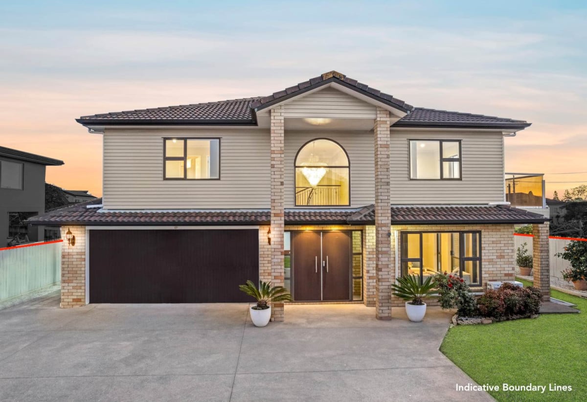 410m² Freehold Section, Brick & Weatherboard Construction, 241m2 Renovated 5 beds 3.5 baths house with double garage and extra car parks, Underfloor Heating in the Kitchen, 1 bed 1 bath ground floor, 77 Carruth Road, Papatoetoe, Auckland