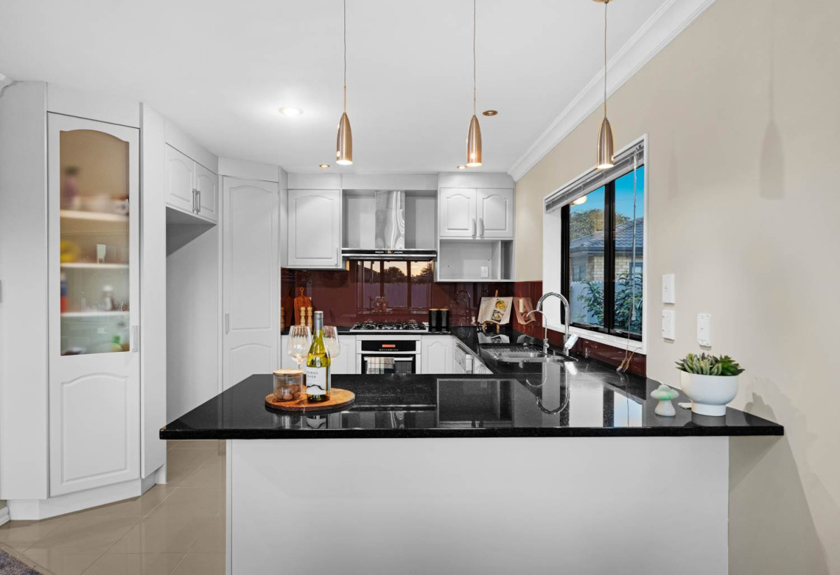 410m² Freehold Section, Brick & Weatherboard Construction, 241m2 Renovated 5 beds 3.5 baths house with double garage and extra car parks, Underfloor Heating in the Kitchen, 1 bed 1 bath ground floor, 77 Carruth Road, Papatoetoe, Auckland