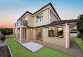 410m² Freehold Section, Brick & Weatherboard Construction, 241m2 Renovated 5 beds 3.5 baths house with double garage and extra car parks, Underfloor Heating in the Kitchen, 1 bed 1 bath ground floor, 77 Carruth Road, Papatoetoe, Auckland