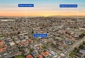410m² Freehold Section, Brick & Weatherboard Construction, 241m2 Renovated 5 beds 3.5 baths house with double garage and extra car parks, Underfloor Heating in the Kitchen, 1 bed 1 bath ground floor, 77 Carruth Road, Papatoetoe, Auckland