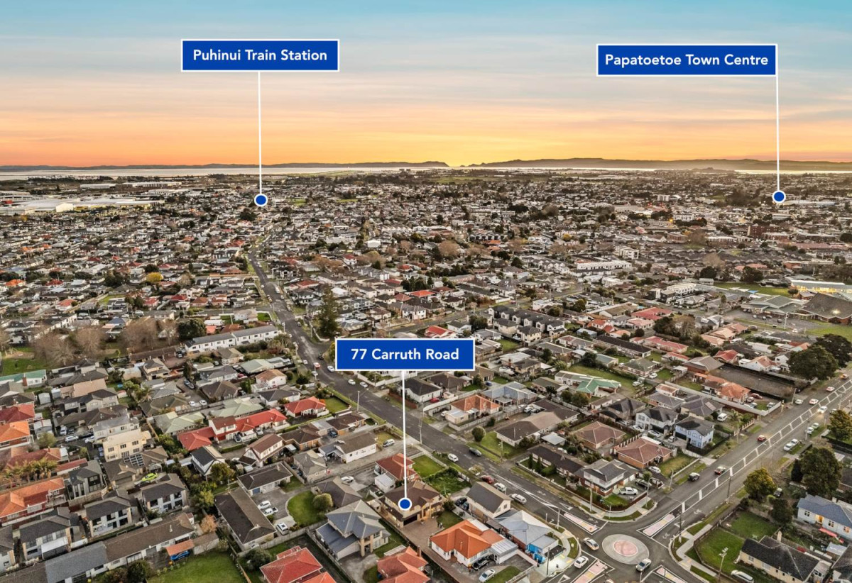 410m² Freehold Section, Brick & Weatherboard Construction, 241m2 Renovated 5 beds 3.5 baths house with double garage and extra car parks, Underfloor Heating in the Kitchen, 1 bed 1 bath ground floor, 77 Carruth Road, Papatoetoe, Auckland