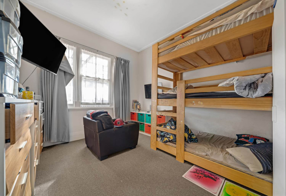 Must sell, Auction, Disclosed Reserve Price: $620K, 4 beds 1 bath house with swimming pool and car parks + a separate 1-bedroom sleepout complete with its own living area and bathroom, /94 Browns Road, Manurewa, Auckland
