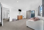 Must sell, Auction, Disclosed Reserve Price: $620K, 4 beds 1 bath house with swimming pool and car parks + a separate 1-bedroom sleepout complete with its own living area and bathroom, /94 Browns Road, Manurewa, Auckland