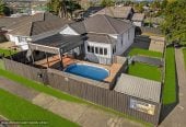 Must sell, Auction, Disclosed Reserve Price: $620K, 4 beds 1 bath house with swimming pool and car parks + a separate 1-bedroom sleepout complete with its own living area and bathroom, /94 Browns Road, Manurewa, Auckland