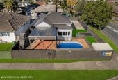 Must sell, Auction, Disclosed Reserve Price: $620K, 4 beds 1 bath house with swimming pool and car parks + a separate 1-bedroom sleepout complete with its own living area and bathroom, /94 Browns Road, Manurewa, Auckland