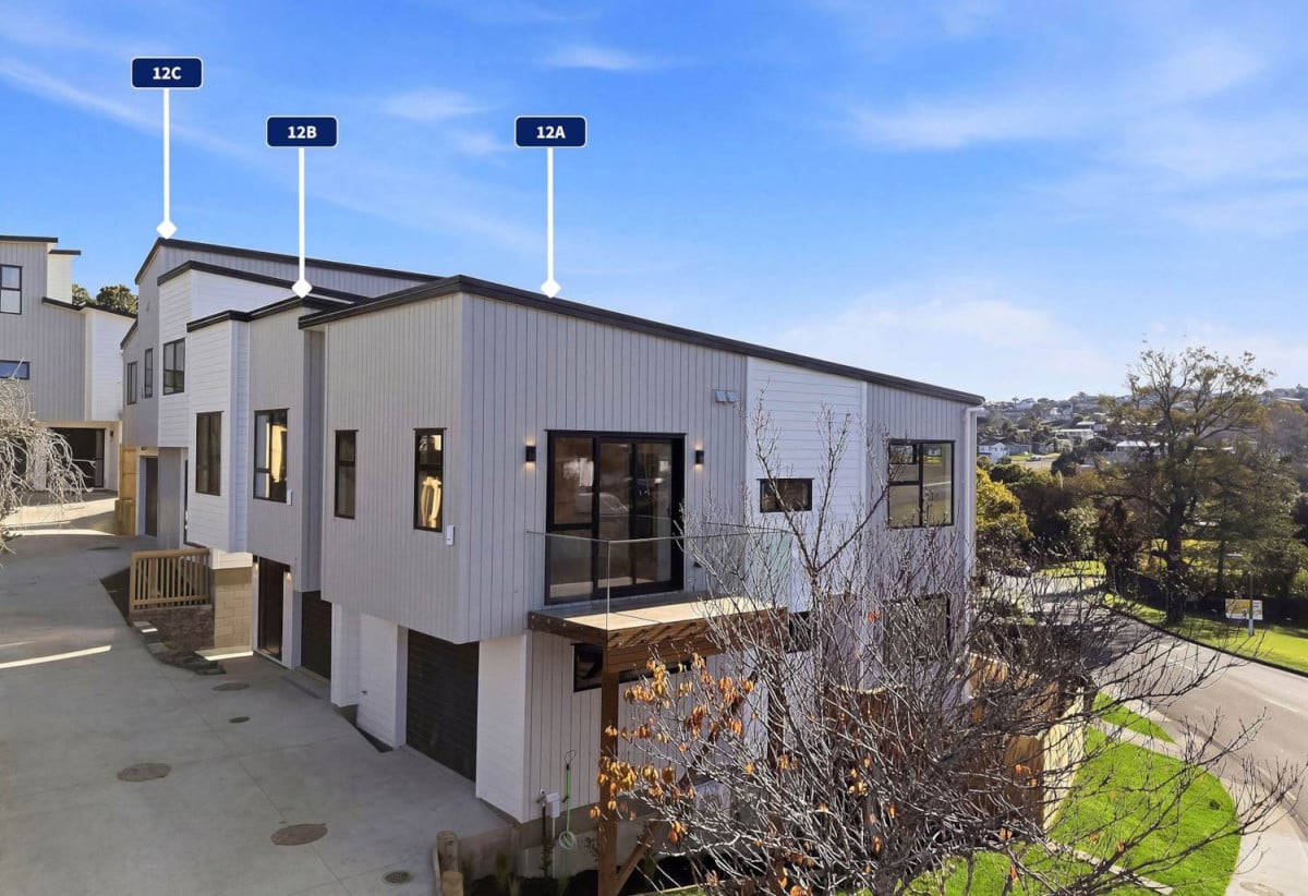 Brandnew 3 beds 2 baths home with garage, 1 ensuite ground floor, Lot2/12 Totaravale Drive, Totara Vale, Auckland