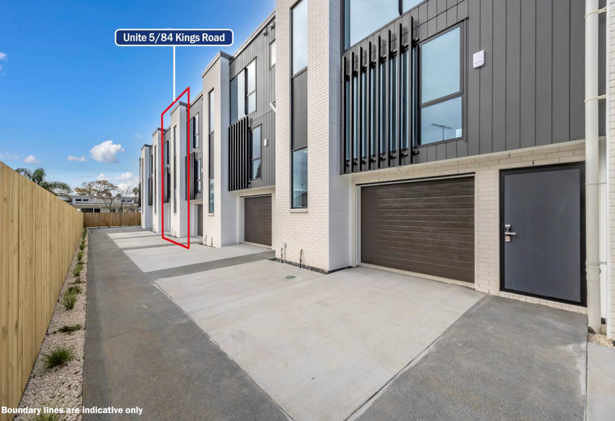 10-Year Master Build Guarantee, 4 beds (1 ensuite) 3 baths home with garage, 1 bed 1 bath ground floor, nearby Panmure Bridge School, minutes to Panmure town centre and Panmure Yacht and boating club, 5/84 Kings Road, Panmure, Auckland