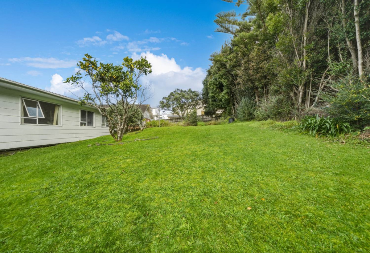 Double Westlake school zone, 675m2 section, 8 beds 2.5 baths house, a tandem double garage for 2 cars, 12 Bruce Road, Glenfield, Auckland